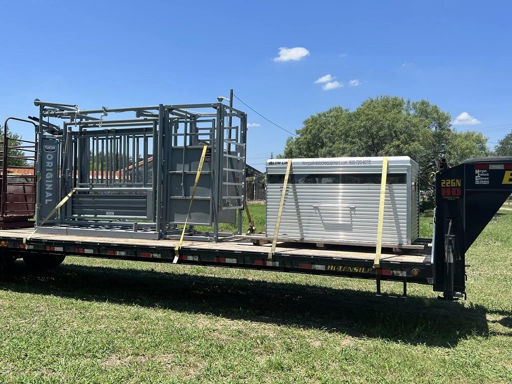 Pearson squeeze chute and Alum-Line trailer delivered for Premont ISD